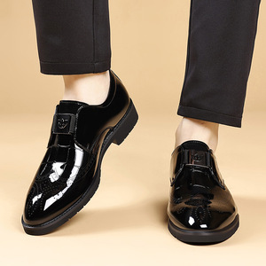 Mocasines de charol para hombre, negros, con punta, formales, de negocios, con cierre de un tirón, para las cuatro estaciones - Product Image 3