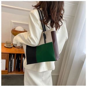 I-0643 New Fashion Color Contrasting <b>Large</b> Capacity <b>Tote</b> <b>Bag</b> Shoulder <b>Bag</b> for Women Wholesale PU Leather <b>Tote</b> <b>Bags</b> - Product Image 2