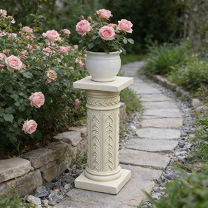 Socle en résine feuille d'acanthe - Finition effet pierre crème, support colonne orné pour jardin méditerranéen et décoration de mariage - Product Image 1