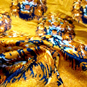 Tela Golden Lion ISI Ago |   Tela de Terciopelo con Estampado de Animales Africanos de Lujo para Vestimenta Tradicional y Moda - Product Image 1