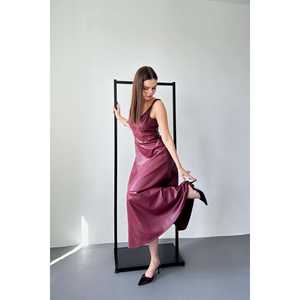 Vestido de Noche Borgoña de Satén con Tirantes, Corte A, Cintura Natural, Sin Espalda y Sin Tirantes - Product Image 4