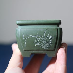 Miniature Pot à Bonsaï Fait Main en Argile Violette Carré de Petite Taille Format Paume par l'Artiste Zhang Kelei - Product Image 1