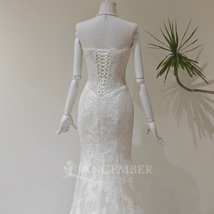 LY129 Robe de mariée sirène moderne avec appliques florales en cristal, broderies, col bateau, sans manches, motif en dentelle et traîne chapelle - Product Image 6