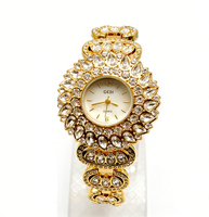 Jam Tangan Wanita Warna Emas dengan Dial Putih Bulat, Bezel Kristal Marquise Sunburst, dan Gelang Bertabur Kristal