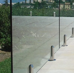 Verre trempé de sécurité de 5mm certifié CE conforme à la norme ISO incassable pour les garde-corps avant et de balcon de magasin de façade de bâtiment - Product Image 6