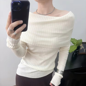 Haut tricoté en <span class=keywords><strong>laine</strong></span> mélangée à la mode <span class=keywords><strong>française</strong></span> pour femmes couleur unie une épaule hors épaule Logo sur le dos longueur courte pour l'automne - Product Image 1