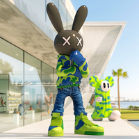 Grande sculpture Pop Art personnalisée en fibre de verre thème dessin animé mascotte d'image IP décorations de grande poupée