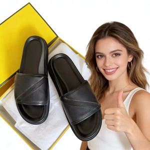 Chaussons tendance 2025 en cuir véritable pour hommes et femmes, chaussures décontractées antidérapantes et respirantes, style plage et marche en extérieur - Product Image 1