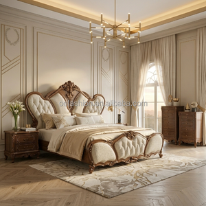 <span class=keywords><strong>Lit</strong></span> classique français en bois sculpté, taille King, capitonné en bouclé, ensemble de chambre à coucher pour hôtel, chambre d'hôtes, projet de villa, FF&E sur mesure - Product Image 1