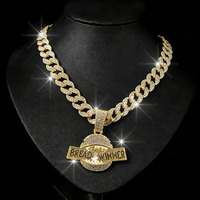 Collier pendentif audacieux en forme de pain doré avec accents en strass sur chaîne cubaine pour homme, style Hip Hop Streetwear