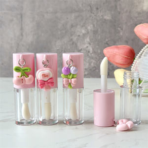 Vente chaude 4ml Lip Gloss Tube Lip Oil avec des styles uniques et divers porte-clés mignons pour une personnalisation personnalisée - Product Image 2