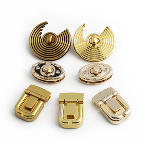 Biểu Tượng Tùy Chỉnh Kim Loại Ổ Khóa Phần Cứng Phụ Kiện Túi Hợp Kim Kẽm Khóa Kim Loại Tay Túi Xoắn Lần Lượt Ổ Khóa Cho Phụ Nữ Túi - Product Image 2