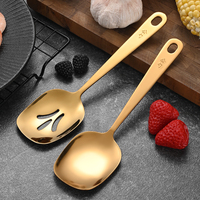 Accessoires de cuisine de haute qualité or Long manche 304 cuillère à soupe ronde en acier inoxydable servant une cuillère à fente pour Buffet Restaurant