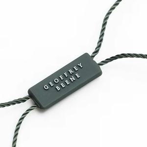 Etiqueta de Seguridad Colgante de Plástico <span class=keywords><strong>con</strong></span> Logotipo en Relieve 3D Personalizado de Nuevo Diseño <span class=keywords><strong>para</strong></span> Marcar <span class=keywords><strong>Ropa</strong></span> - Product Image 1