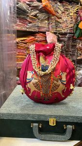 Sacs cadeaux de retour de travail de conception de fil de mode pour femmes, broderie dorée faite à la main, décoration de faveur de mariage vintage - Product Image 4