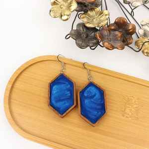 Pendientes de Resina y Madera, Joyería Artesanal de Moda, Diseño Ligero, Inspirado en la Naturaleza, Perfecto para Mujeres, Adolescentes y Niñas - Product Image 1