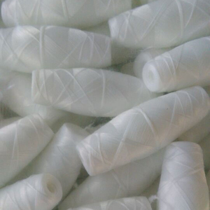 Fourniture directe d'usine prix bon marché 150D/1 n ° 6 <span class=keywords><strong>fil</strong></span> de canette de cocon en polyester blanc avec navette Saurer et partie Lass - Product Image 1