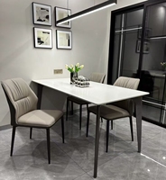 Table de salle à manger blanche en pierre frittée moderne de luxe et 4 6 chaises en cuir PU