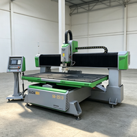 Machine CNC, machine de gravure CNC 1300*2500mm, réalisant une production de masse à haute vitesse de logos en acrylique