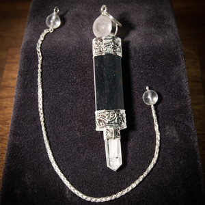 Péndulo de Cristal de Turmalina Negra Tallado con Cadena de Plata y Punta de Cuarzo Transparente, Tema del Amor para Uso en Feng Shui - Product Image 3