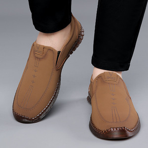 Mocasines sin cordones para hombre, punta redonda, suela de goma transpirable, zapatos casuales de primavera, color sólido, forro de PU, lengüeta con logo en relieve - Product Image 2