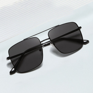Gafas de sol polarizadas de doble haz para hombres con un sentido de gafas de sol de moda de lujo UNISEX - Product Image 1