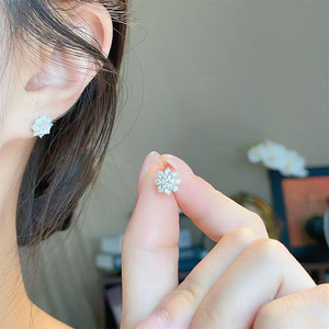 Boucles d'oreilles clous en platine Pt950 avec diamants <span class=keywords><strong>de</strong></span> laboratoire en forme <span class=keywords><strong>de</strong></span> <span class=keywords><strong>tournesol</strong></span>, scintillantes et brillantes, pour femme, bijoux fins, ensemble <span class=keywords><strong>de</strong></span> boucles d'oreilles en platine - Product Image 4