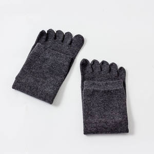 Chaussettes cinq doigts en polyester pour hommes en gros - Chaussettes mi-mollet respirantes, anti-odeur et anti-transpiration pour toutes les saisons - Product Image 6