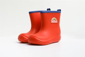 Venta al por mayor de zapatos antideslizantes suaves impermeables marca personalizada Unisex Midi Eva Botas de lluvia para niños - Product Image 2