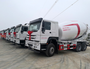 Conduite à droite auto-chargement ciment prêt à l'emploi 3 essieux Mini nouvelle pompe de camion malaxeur à béton Howo à Dubaï - Product Image 2
