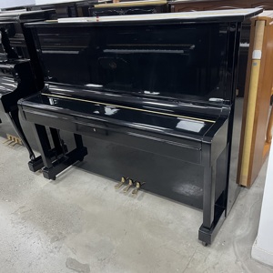 Piano acoustique vintage KAWAI TP-125, fabriqué dans les années 1980, cordes allemandes Roslau pour examen à domicile et performance - Product Image 1