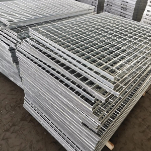 Tôle de caillebotis en <span class=keywords><strong>acier</strong></span> galvanisé <span class=keywords><strong>Couverture</strong></span> de caillebotis de drainage en fer pour allées extérieures et industriels Finition en zinc trempé à chaud - Product Image 1
