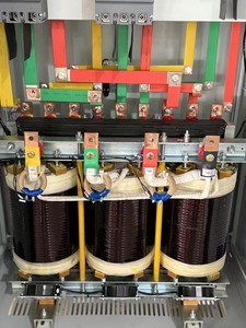 Autotransformateur triphasé 80KVA 100KVA 120KVA avec boîtier 480V 440V 400V 380V 220V 208V Transformateur élévateur/abaisseur - Product Image 2