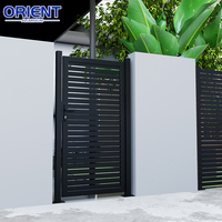 Portail battant en aluminium personnalisé pour la vie privée dans la cour, portail d'entrée simple en métal pour petits espaces extérieurs
