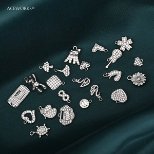 แกลเลอรีไอคอนแบบไอซ์เอาท์ |   จี้สแตนเลสสตีลรูปหมีหัวใจหงส์กีตาร์ประดับเพชรซิร์คอน |   กันน้ำ ป้องกันอาการแพ้ และไม่หมองคล้ำ - Product Image 3