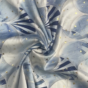 Tela estampada de lámina de satén de Spandex suave a la moda para prendas de mujer con estilo - Product Image 4
