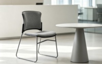Chaise de conférence exécutive ergonomique moderne en tissu, siège de réunion avec dossier solide et base métallique empilable pour les salles de réunion des écoles et des bureaux