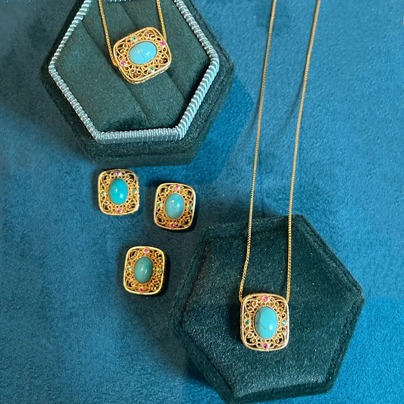مجوهرات هندية عتيقة تورمالين مجوفة ماسية صغيرة عتيقة مطلية بالذهب الفيروز قلادة من الفضة الإسترلينية