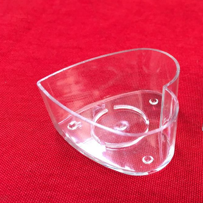 Мы поставляем большой прозрачный подсвечник в форме сердца