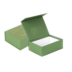 Scatola Regalo Natalizia Personalizzata Verde Salvia con Lamina Dorata, Confezione di Lusso in Cartone Rigido per Boutique - Product Image 1