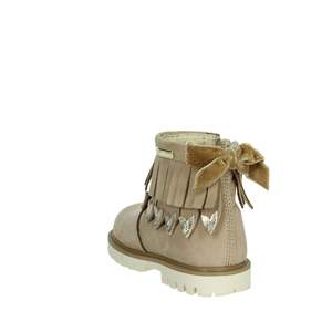 Botas Bajas para Niña Balducci Color Taupe con Detalle de Corazón y Flecos - Product Image 2