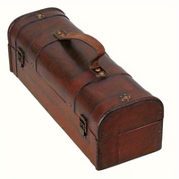 Boîte à vin élégante en bois massif vintage avec fermoir métallique pour les anniversaires de mariage et les idées cadeaux uniques.