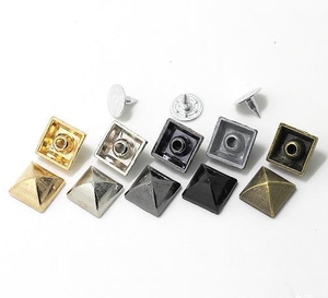 Tùy Chỉnh Tự Làm Vành Đai Giày Túi May Mặc Trang Trí Phụ Kiện Kim Tự Tháp Vuông Đinh Tán Đinh Tán Phẳng Kim Loại Kẽm Hợp Kim Ren Punk Phong Cách Nút - Product Image 2