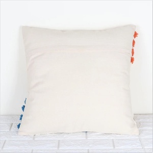 ปลอกหมอนปักลายโบโฮสีงาช้างและสีส้ม งานปักมือ สำหรับตกแต่งบ้าน - Product Image 4