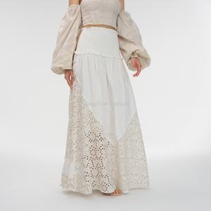 Ensemble deux pièces personnalisé par le fabricant OEM : Haut court brodé à motif floral et jupe assortie - Product Image 2