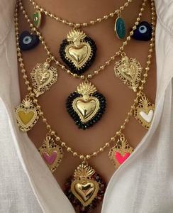 <span class=keywords><strong>Set</strong></span> di <span class=keywords><strong>Collane</strong></span> <span class=keywords><strong>Girocollo</strong></span> da Donna alla Moda con Ciondolo a Cuore Sacro Placcato Oro 18k e Catena a Maglie - Product Image 5