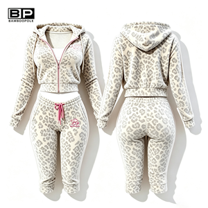 Tuta in Velluto Leopardata da Donna con Logo Personalizzato, Set 2 Pezzi con Giacca Corta con Zip e Cappuccio a Righe e Leggings Capri, Stile Y2K - Product Image 1