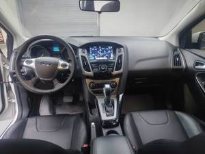 Venta al por mayor Usado 2015 Ford Focus SUV Moda 1.6L Dirección automática a la derecha FWD Drive <span class=keywords><strong>Caja</strong></span> <span class=keywords><strong>de</strong></span> cambios manual Color interior oscuro - Product Image 5