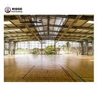 Salle de sport intérieure avec structure en métal, structure en acier pour ateliers et usines