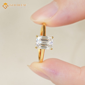 Anillo de Compromiso de Diamante Moissanita con Corte Esmeralda Personalizado Goldleafgem, Chapado en Oro de 10K y 14K, Engaste de Garras, Joyería Fina Clásica para Mujer - Product Image 4